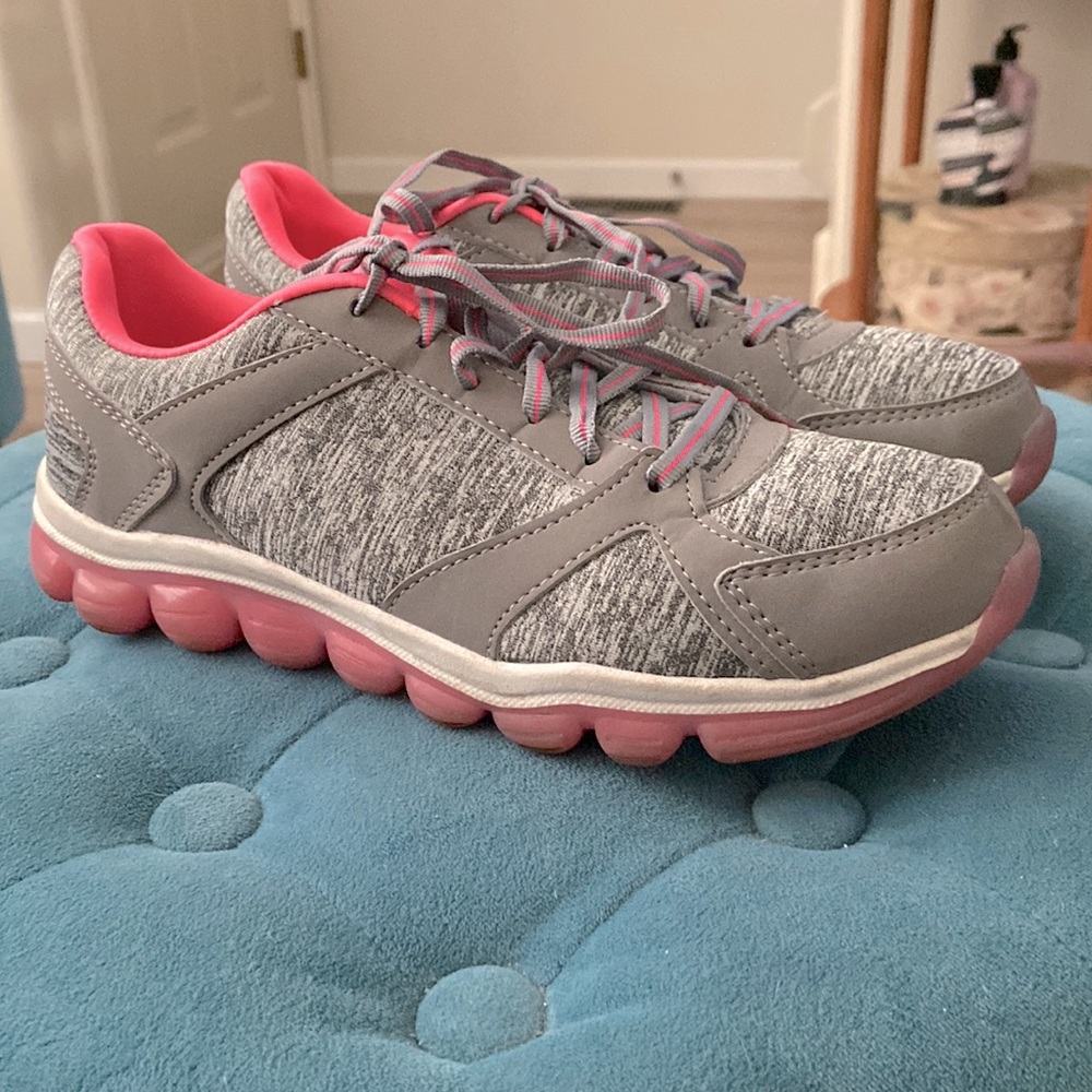 🌸🎉💖 HOST PICK 💖🎉🌸 DANSKIN NOW MEMORY FOAM SNEAKERS